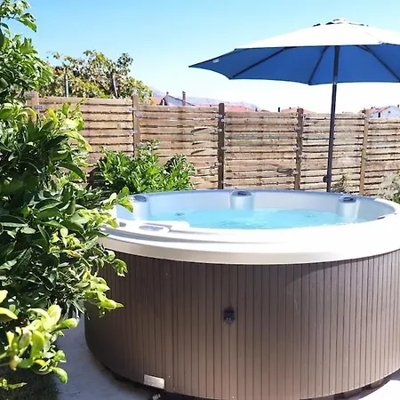 With Pool & Jacuzzi * Split