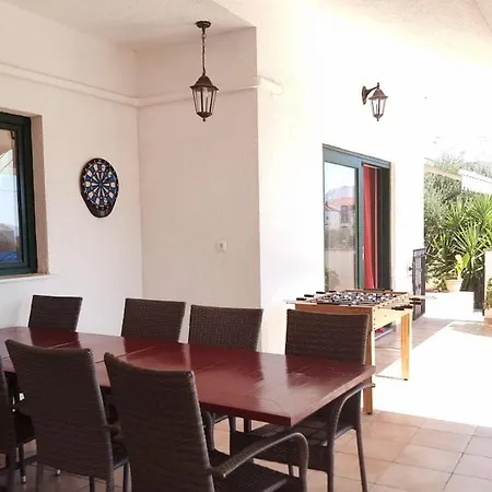 Vila With Pool & Jacuzzi