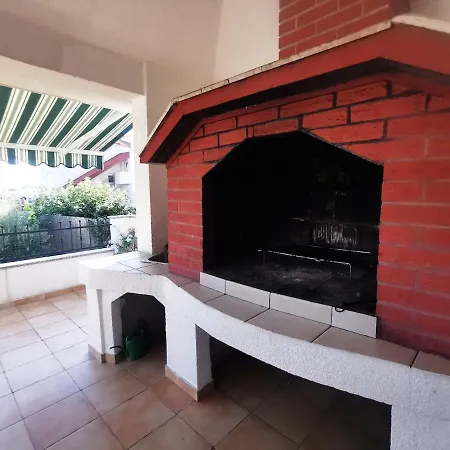 Vila With Pool & Jacuzzi