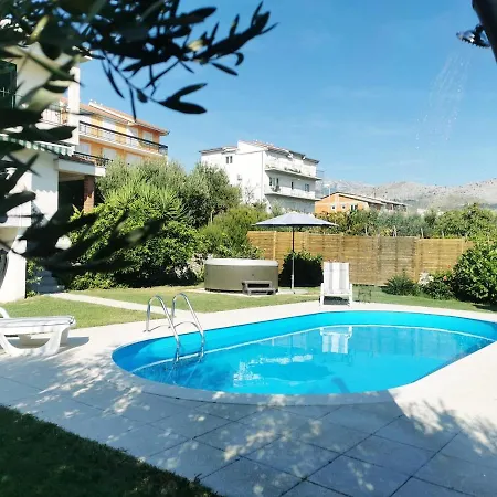 וילה With Pool & Jacuzzi ספליט