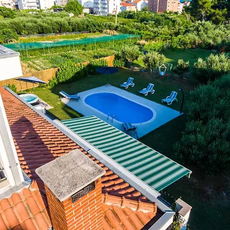 With Pool & Jacuzzi * Split